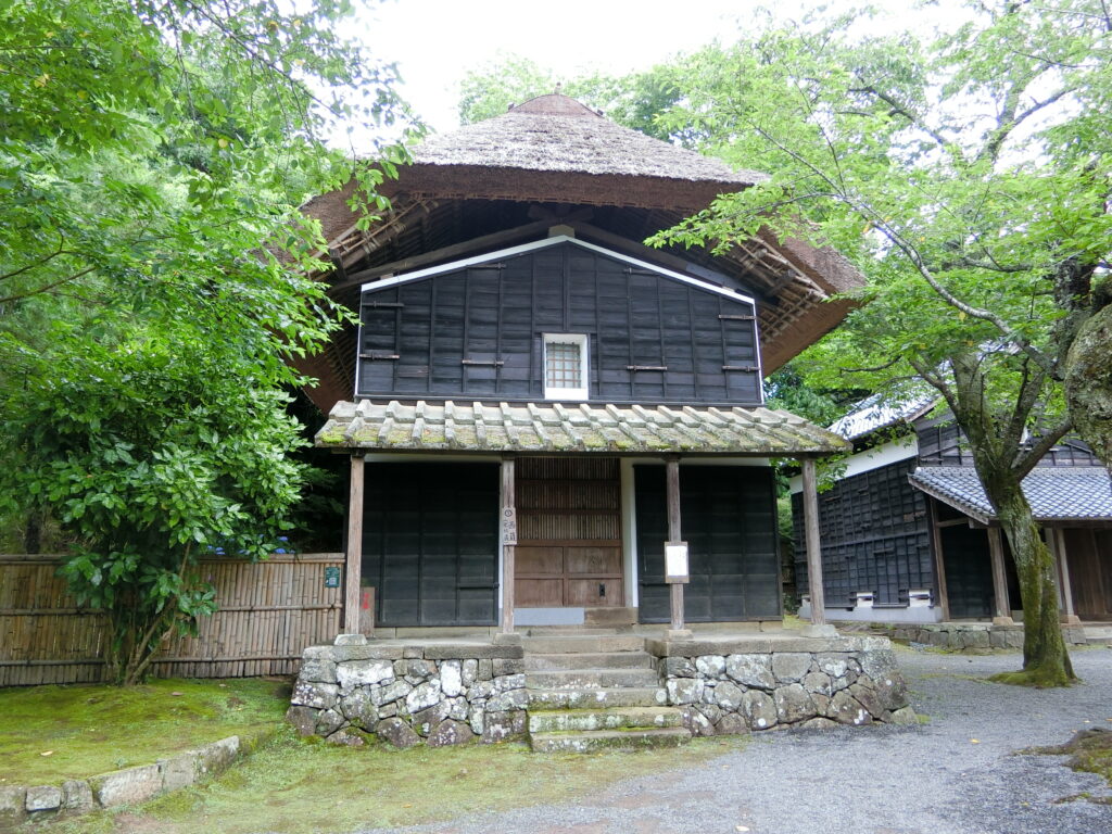 江戸時代末期建造の肥料蔵の「西蔵」（将棋駒に似ているので「駒蔵」とも）