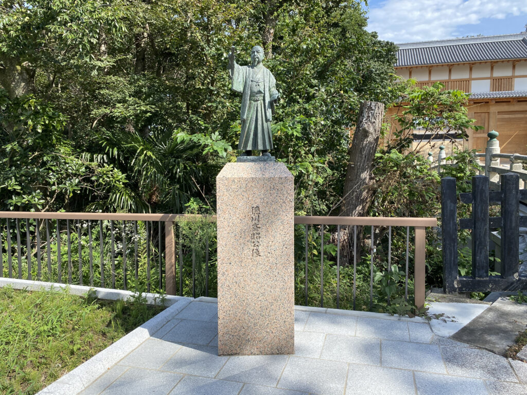 大手門前の「徳川斉昭」の像（徳川慶喜の父で、幕末のキーマンの一人！）