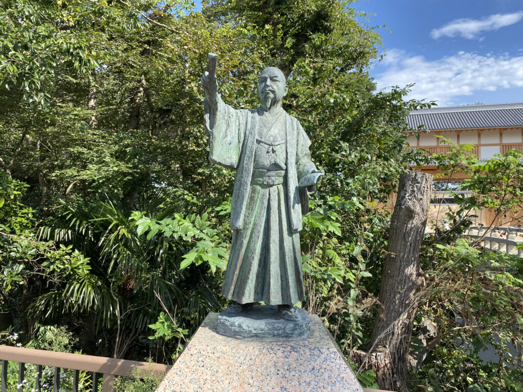 徳川斉昭の像のアップ（日本三名園の「偕楽園」を築いた人物でもある！）