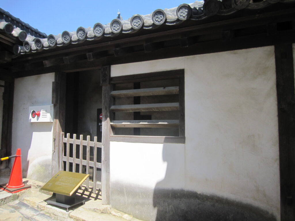 井郭櫓と繋がる旧「番所」（左には「ちの門」がある）