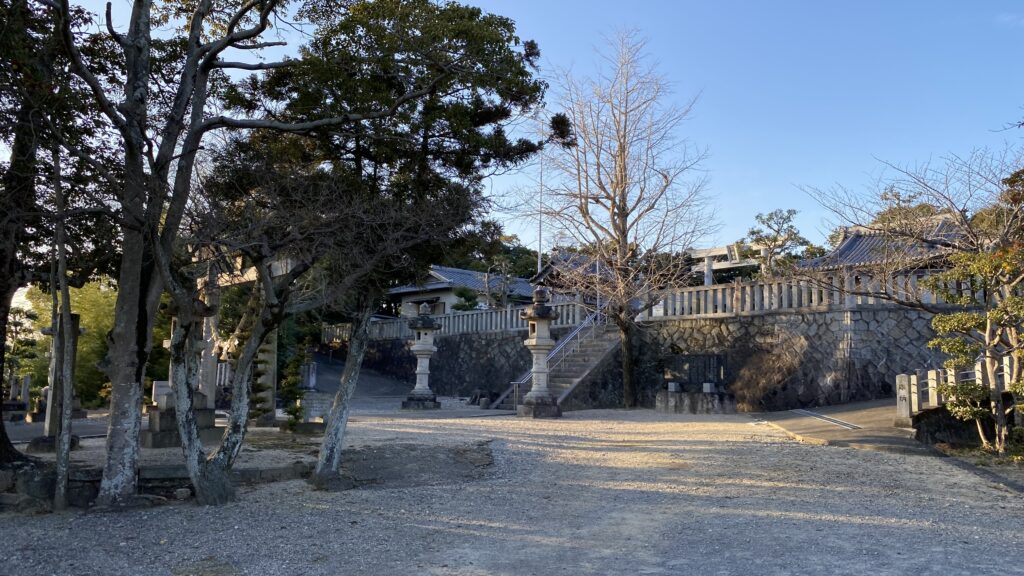 二の丸跡に建つ「八幡社」（こちらも高台に位置しているのが分かる！）